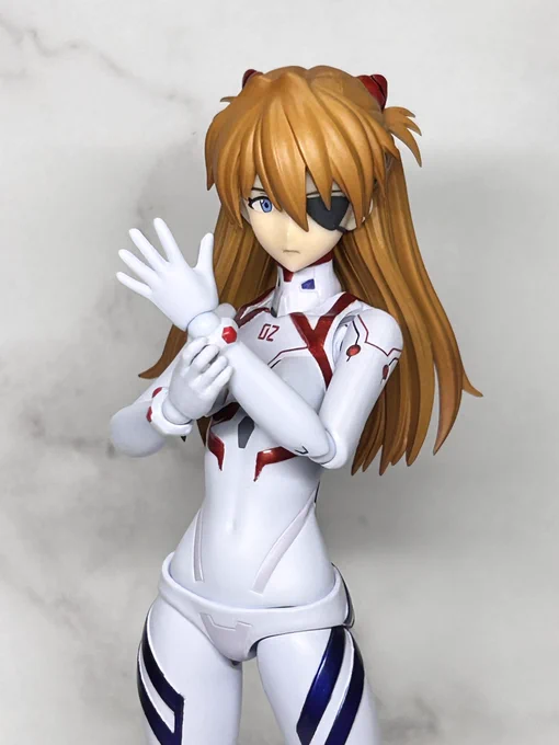 何だか久しぶりに僕が原型を担当した商品が発売されました。 「リボルテック  式波・アスカ・ラングレー 」深々度タイプ。 アヤナミの笑顔が付属  #エヴァンゲリオン #造形師デビュー25周年