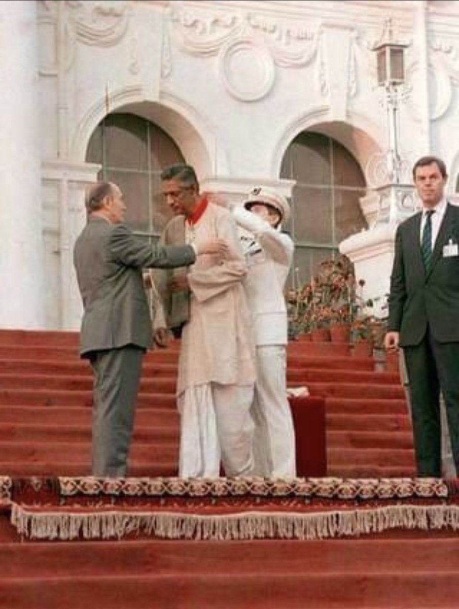 On Feb. 2, 1989, #SatyajitRay was conferred with France's highest civilian award, the Legion of Honour, by the then French President François Mitterrand at the National Library in #Kolkata. The then French President Came all the way to Kolkata to Honour Satyajit Ray