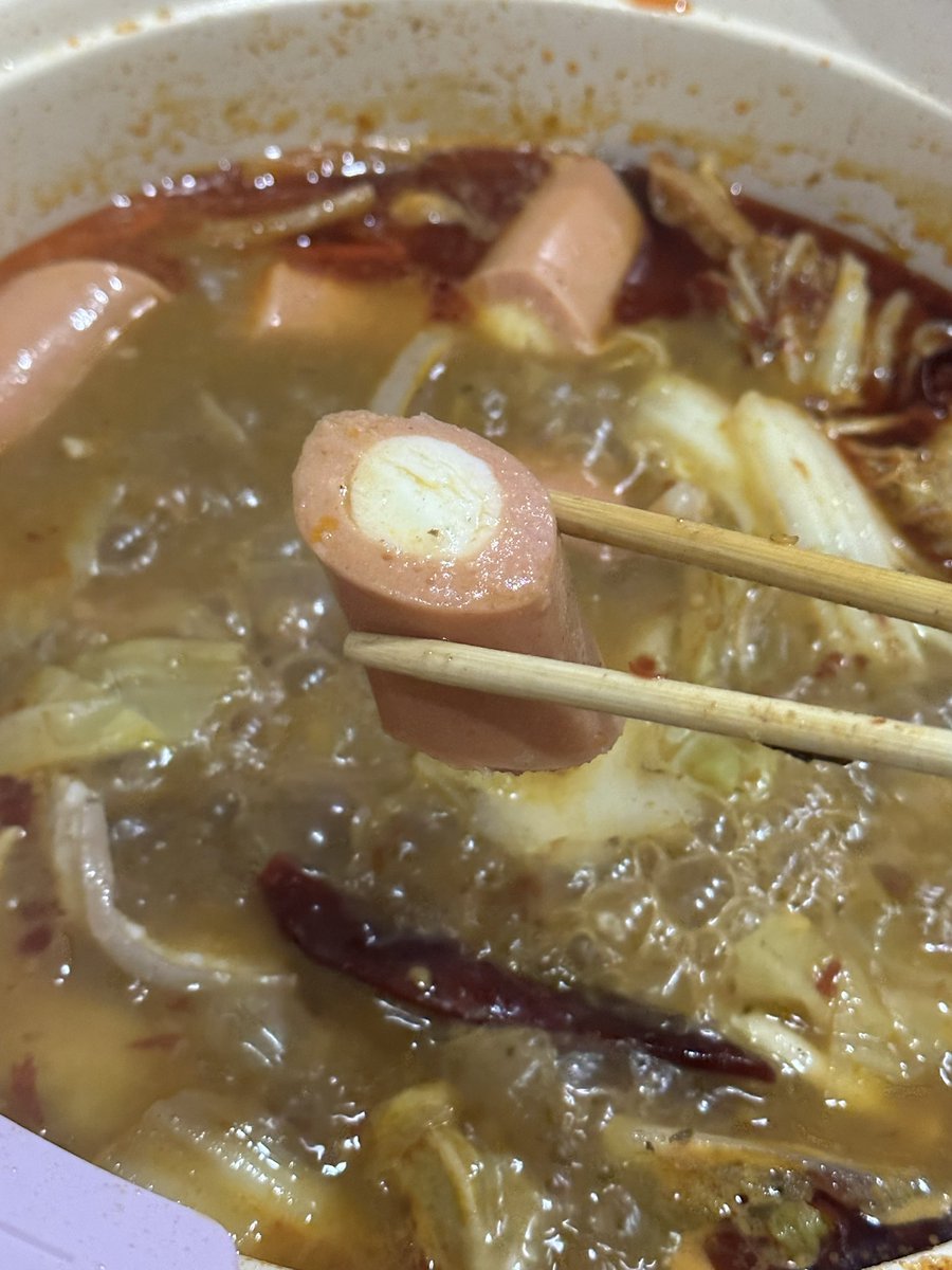hbker07's tweet photo. ทำหม่าล่ากินเองที่บ้านอร่อยจริงๆ คือเอาดีๆ มันเสพมันติด แม่งกินที่ร้านทีละ 400+ พูดเลย y-y พอมาทำเองแบบ หารออกมาตกคนละไม่กี่บาทเอง แล้วจุกมากกกกก มันเยอะชิบหาย ทำไม่ยากด้วย ถามว่าเหนื่อยล้างมั้ย ส่วนตัวไม่นะ สะใจมากกว่า มันถูก55555555555555555555555 https://t.co/zmMuOWGf3w