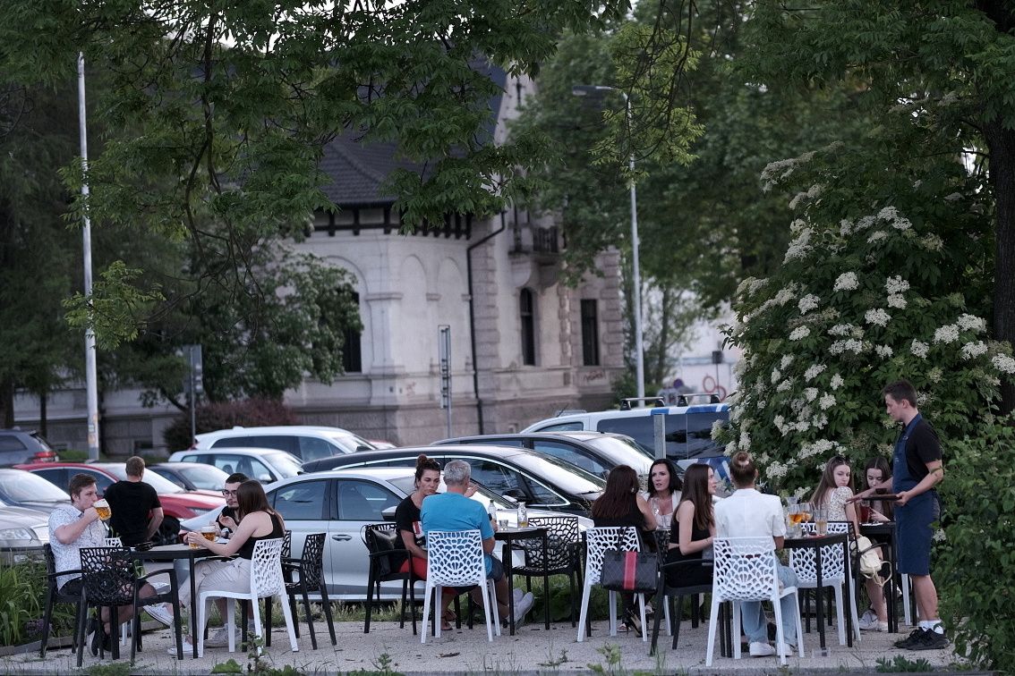 fajnOVA_cz's tweet photo. 🌞🏖️Kam během horkého víkendu ve městě? Třeba na nábřeží řeky Ostravice.
#fajnova #nabrezi #projekt #HavlickovoNabrezi https://t.co/d0rtsk6Rg5