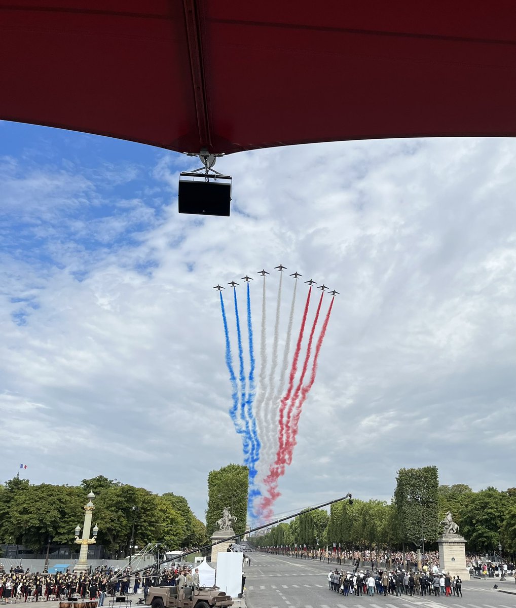 maudgatel's tweet image. Défilé du #14juillet particulièrement émouvant. 

Des volontaires du #SNU aux anciens résistants, toutes les générations rassemblées pour dire notre reconnaissance à nos forces armées.