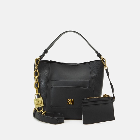 spoolovecleo's tweet photo. So good I had to share! Check out all the items I'm loving on @Poshmarkapp #poshmark #fashion #style #shopmycloset #fpmovementbyfreepeople #stevemadden #aliceolivia: https://t.co/umkf2YXp9K https://t.co/e27Dqyoli6