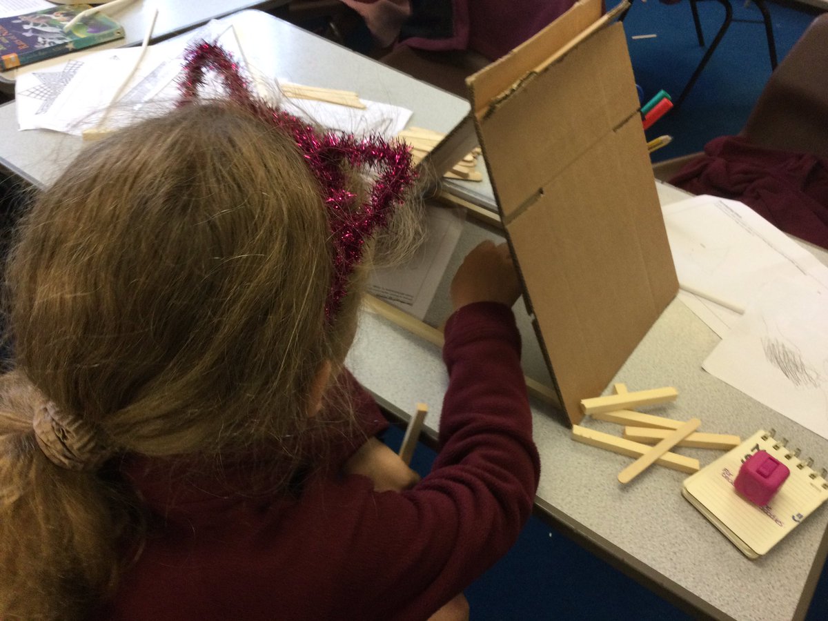 ThamesideSch's tweet photo. Making bird hides in year 5 #BMGtps #DTtps https://t.co/JAL8E1zLK2