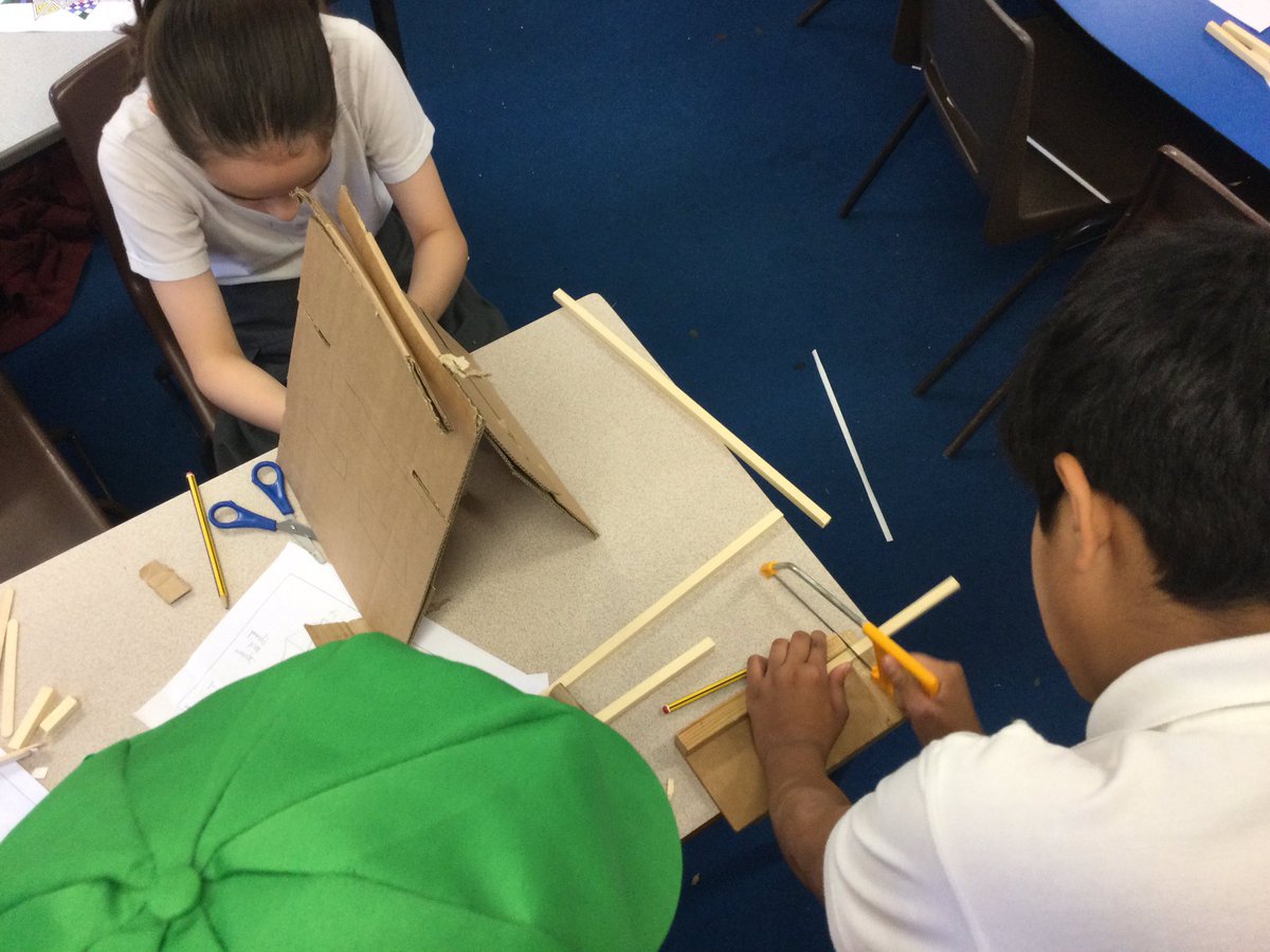 ThamesideSch's tweet photo. Making bird hides in year 5 #BMGtps #DTtps https://t.co/JAL8E1zLK2