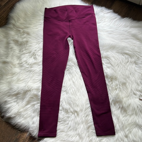 GIessenLinda's tweet photo. So good I had to share! Check out all the items I'm loving on @Poshmarkapp #poshmark #fashion #style #shopmycloset #wyatt #lululemonathletica #figs: https://t.co/cHYFaVvzt8 https://t.co/j59UMuas7K
