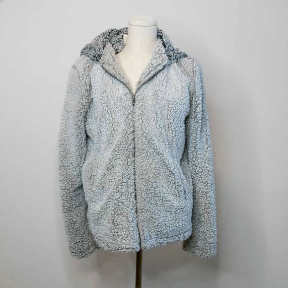 So good I had to share! Check out all the items I'm loving on <a href="/Poshmarkapp/">Poshmark</a> #poshmark #fashion #style #shopmycloset #athleta #loewe #threadsupply: posh.mk/SioAlyutqBb