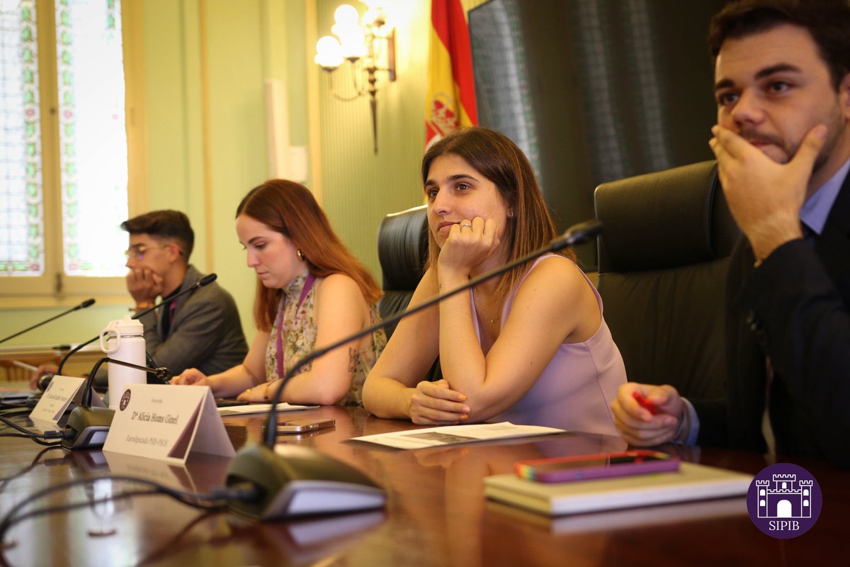 Hoy contamos con la visita de <a href="/aliciahoms/">Alícia Homs</a> a quien tenemos que agradecer toda la ayuda y el apoyo que nos ha brindado. 
Gracias a ella, SIPIB ha sido posible.