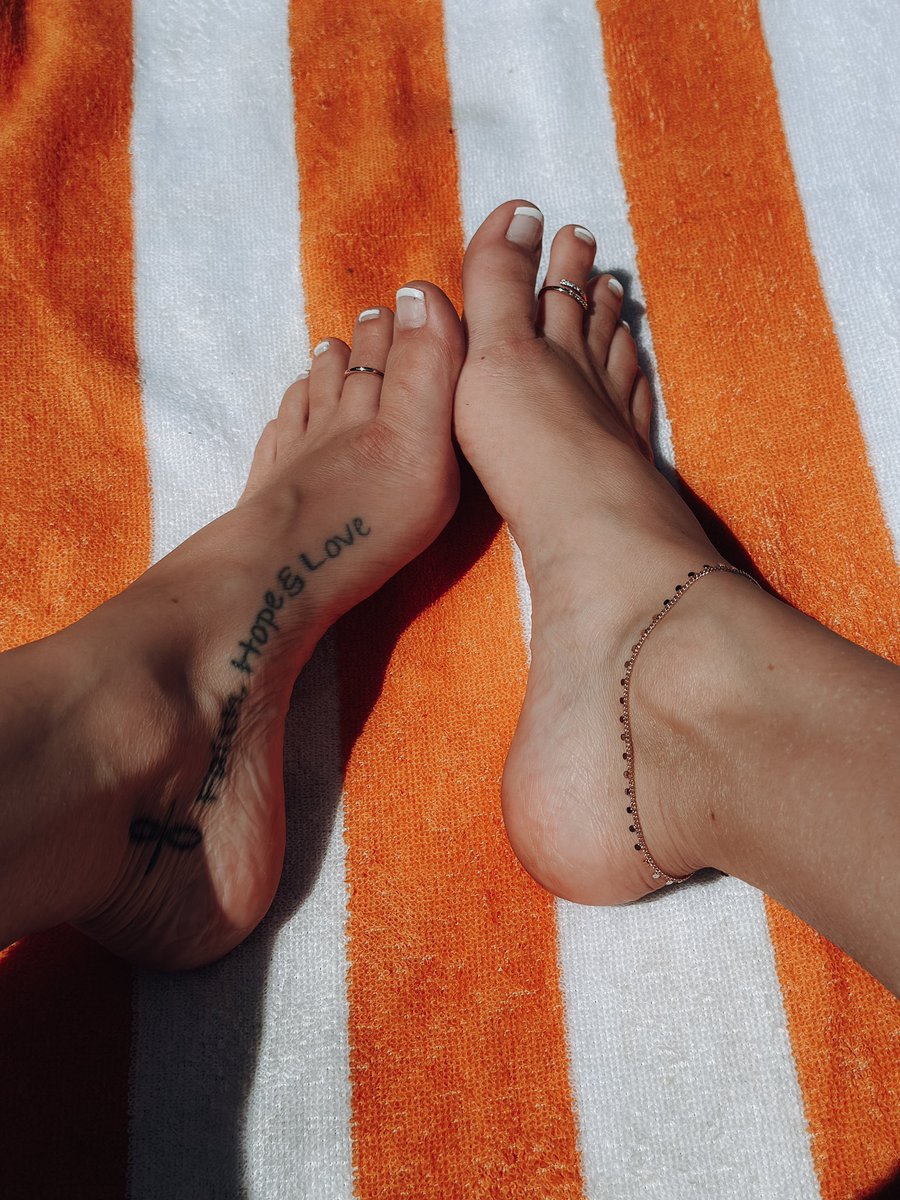 couplesgoals69's tweet photo. FETISH FRIDAY🤤

You can post your fetish of choice. 😈Please ❤️ and ♻️ when you do and no 🔗’s please.

We chose Feet, because i get lots of compliments and do lots of custom feet pics 😘😍

Check our bio for 10% off NO PPV❤️🔥 https://t.co/e91a28qf9E