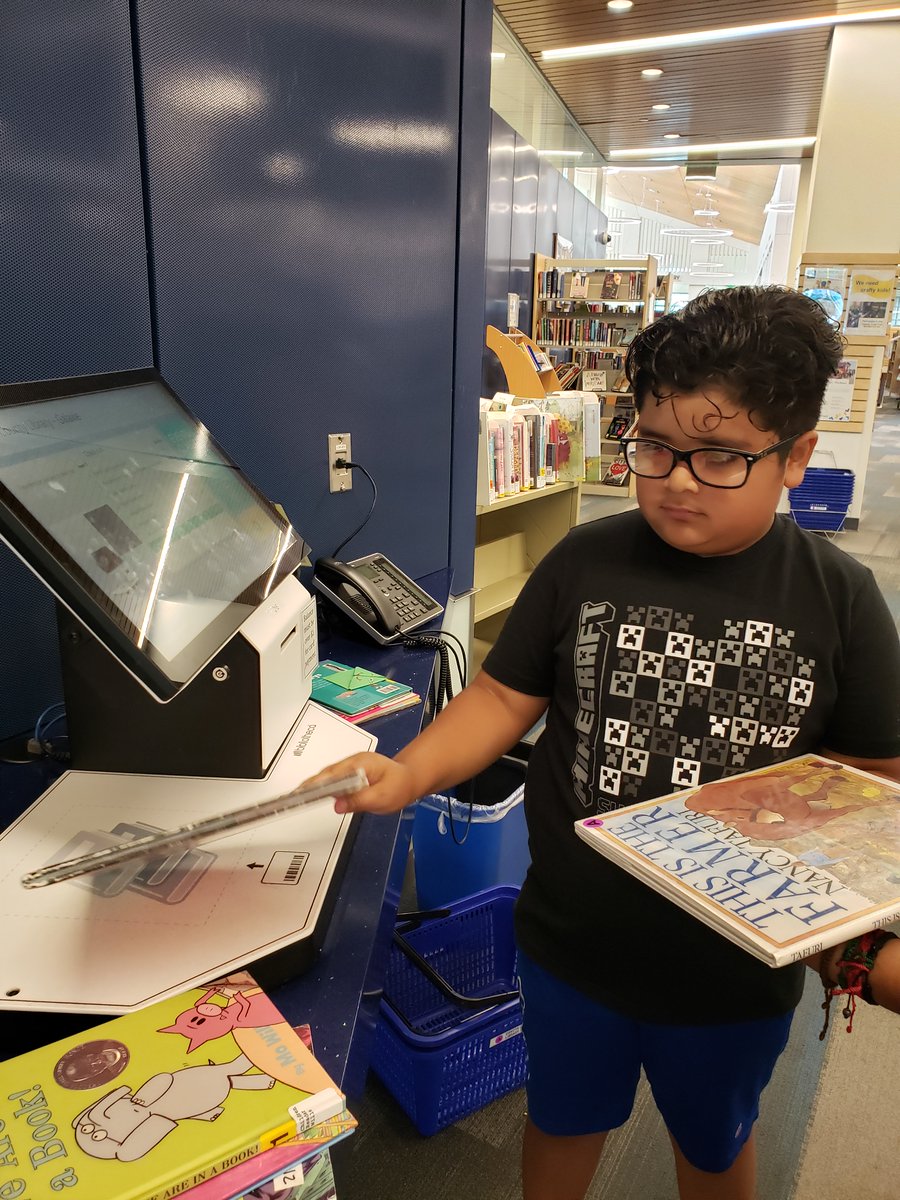 196Multilingual tweet media