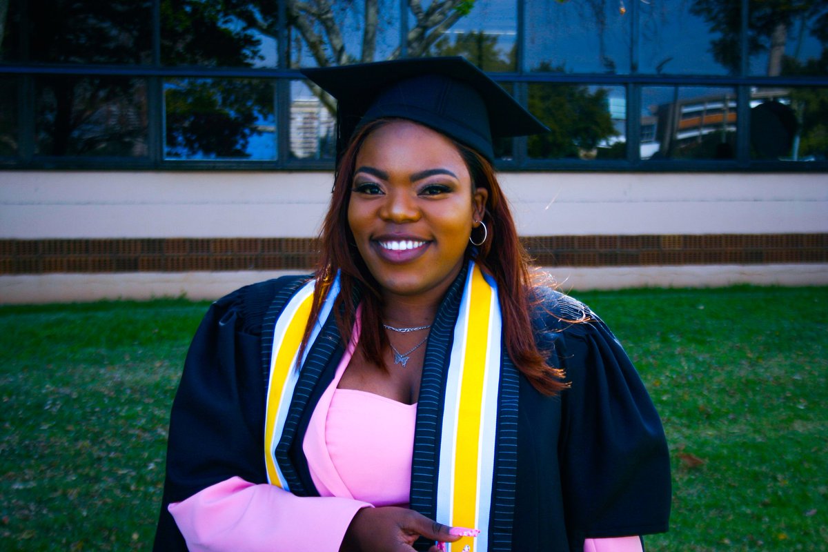 UnKnwn_pictures's tweet image. Graduation Day of Linda Mahlangu 🎓

#canonphotography
#canonrsa