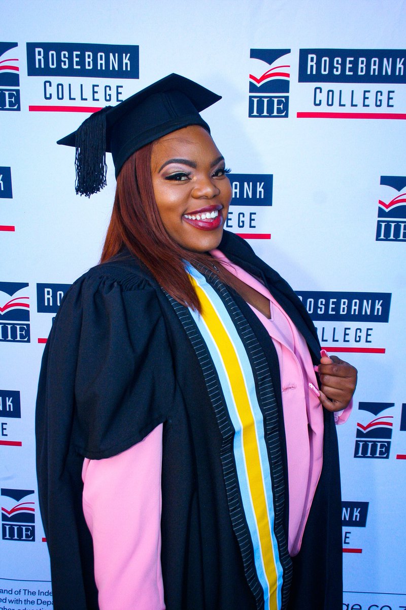 UnKnwn_pictures's tweet image. Graduation Day of Linda Mahlangu 🎓

#canonphotography
#canonrsa