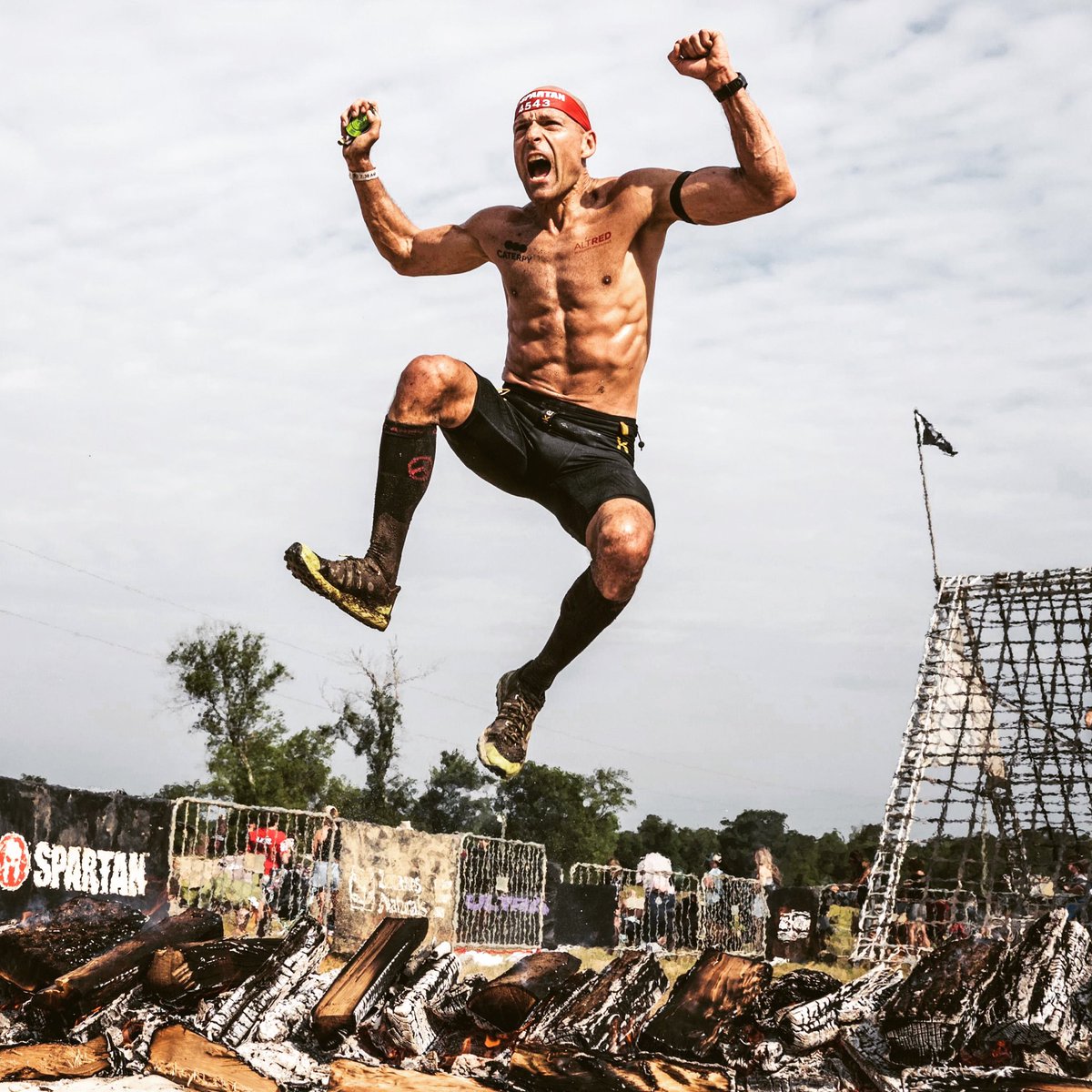 GroundPoundr11's tweet photo. You know the day!! #FireJumpFriday #OCR @vjshoesusa @SurPhyto @Caterpy_US @KodiakCakes https://t.co/jZxfLz2hul