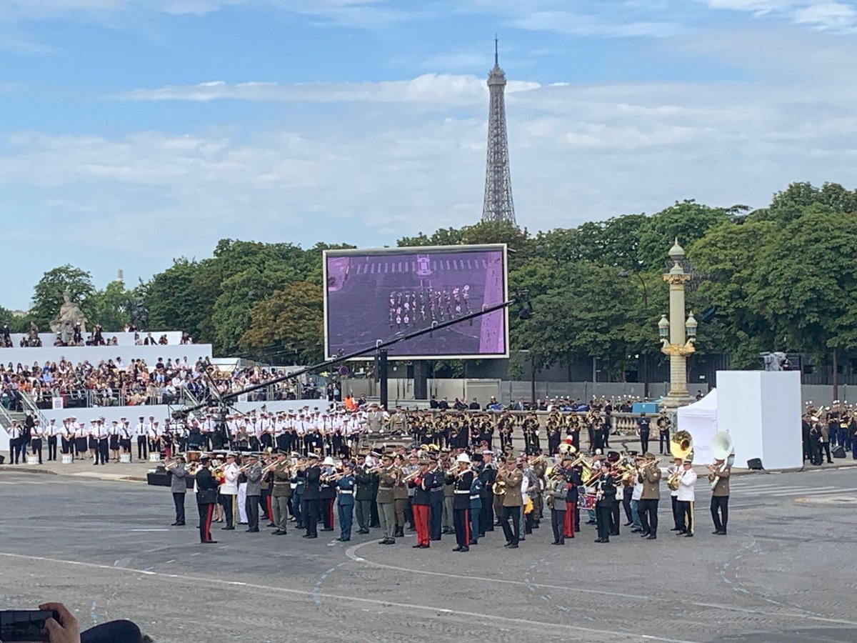 HonStephaneDion's tweet photo. With our 🇫🇷 friends at the #BastilleDay Parade to celebrate France, its history, its culture and the values we share! Happy #FêteNationale to all! https://t.co/BS17VKq1NK