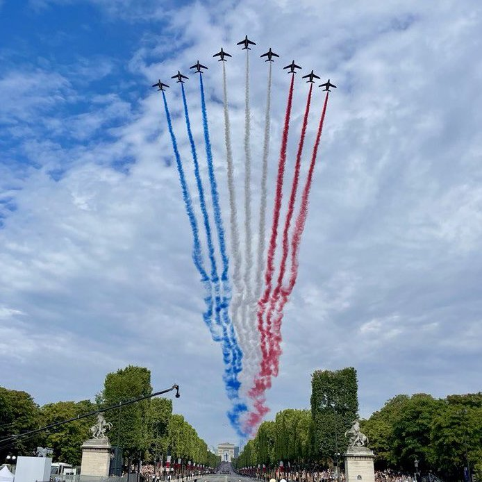 intairfly's tweet photo. Bon #14juillet 🇫🇷 &amp; bon #vol 🛩️ 
https://t.co/qBIp5ovzin  I  @PAFofficiel  FF https://t.co/XmSx1nm9df