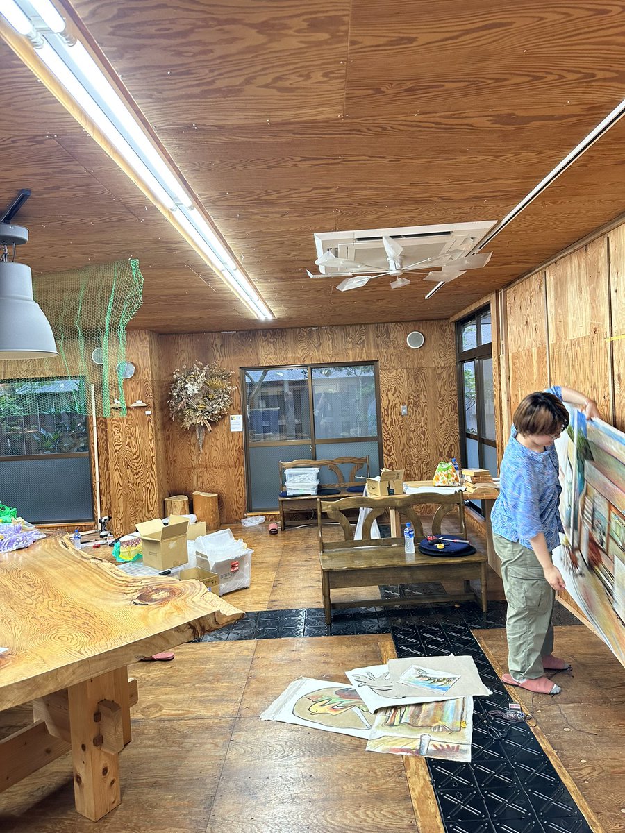 machidakun2020's tweet photo. アーティスト達は作品設営中😆
どうなるのか分からない感がすごい、、、
#ART55 #ART55町田 #町田市 https://t.co/pqYcDZFtc4