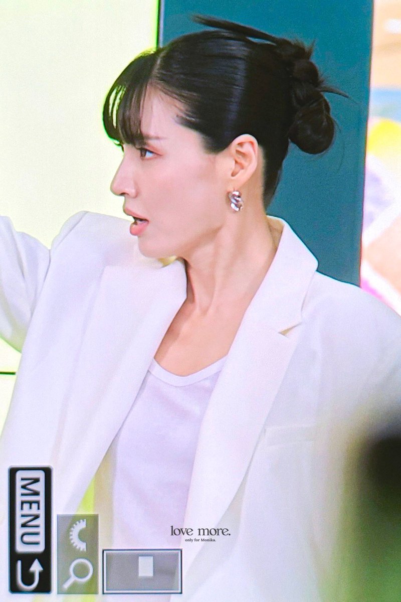 230714 👀✨

#모니카 #MONIKA <a href="/monikaaashin/">신정우</a>