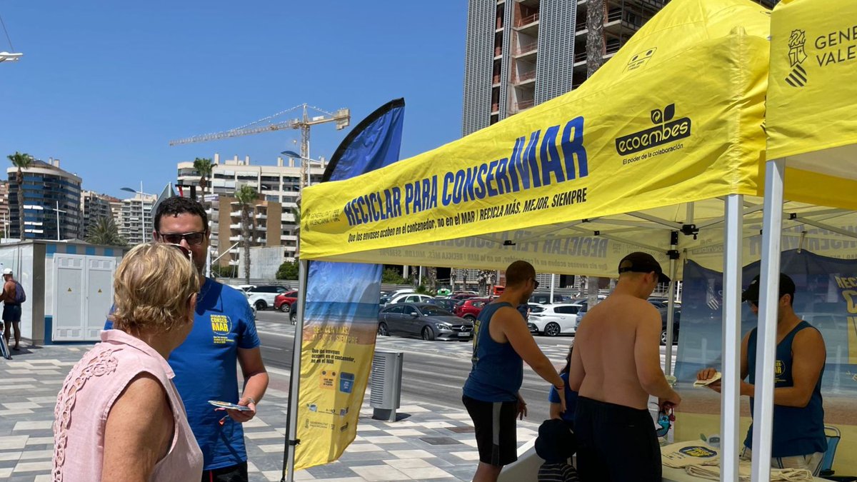 📌 Estela Álvarez, concejala de Medio Ambiente y Playas de Finestrat, y Guillermo Lloret, concejal de Contratación, Hacienda, Parques y Jardines de Finestrat, hoy en el stand de ConserMar
<a href="/ecoembes/">Ecoembes</a> <a href="/ecoembes_com/">Ecoembes Comunica</a> @GVAagroambient <a href="/AytoFinestrat/">Ayto Finestrat</a> 
Más info  ⤵
reciclarparaconsermar.es/alicante/fines…