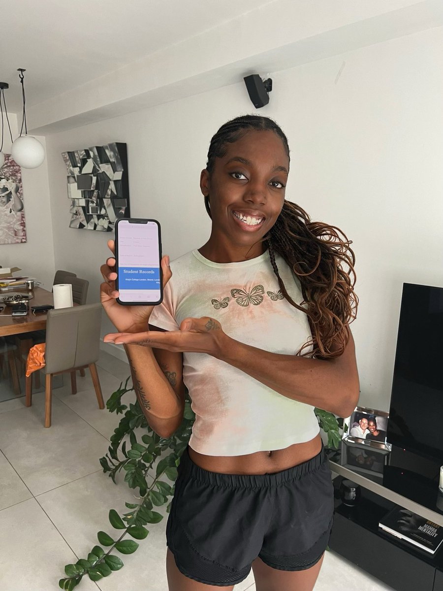 FIRST CLASS HONOURS IN HISTORY DEGREE!! OMG I AM SCREAMING!! Alicia flipping well done darling. I remember when you had to go through that dreadful time on the waitlist to get into your secondary when all your friends did, the tears were immense. Look at you now chic!!!❤️❤️❤️👊🏾🤩