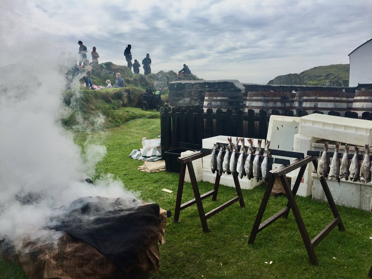 robbiejourno's tweet photo. For @BBCFoodProg this weekend @leylakazim and I are taking a fresh look at one of the world’s oldest preservation and cooking methods, smoking! From traditions at risks to trends catching fire 💨🔥🪵 
With @cuepointldn @FowlMouthsFood @FoodStories @sraichlen @IainRSpink @DJ_BBQ https://t.co/b5sjsCMOei