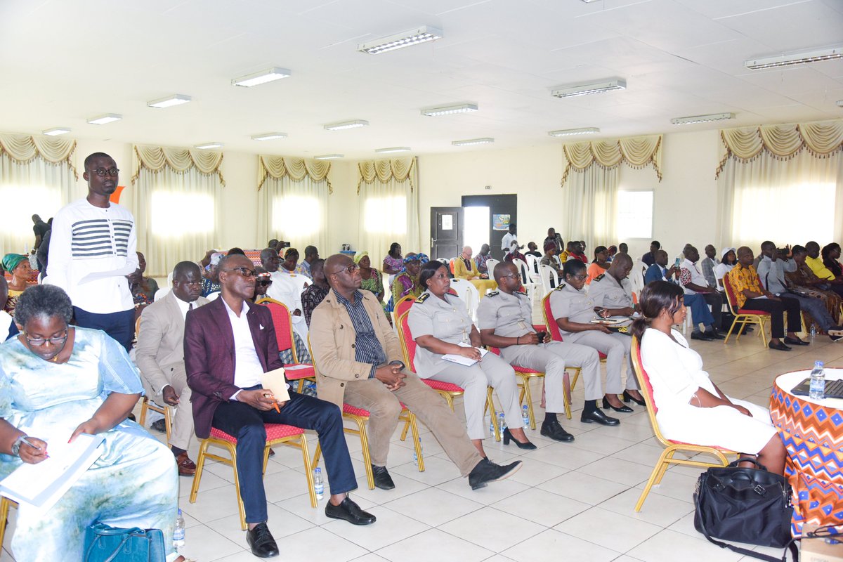 UnfpaCI's tweet photo. Le saviez-vous ?
@Santeci & @UnfpaCI organisent la semaine de la planification familiale les 24/28 juillet à #Bouaké.
C'est dans ce cadre que la Préfet de #Botro Ella Odette a engagé les chefs traditionnels & guides religieux à être des champions de PF au sein de leur communauté https://t.co/XQGmgLoBkr