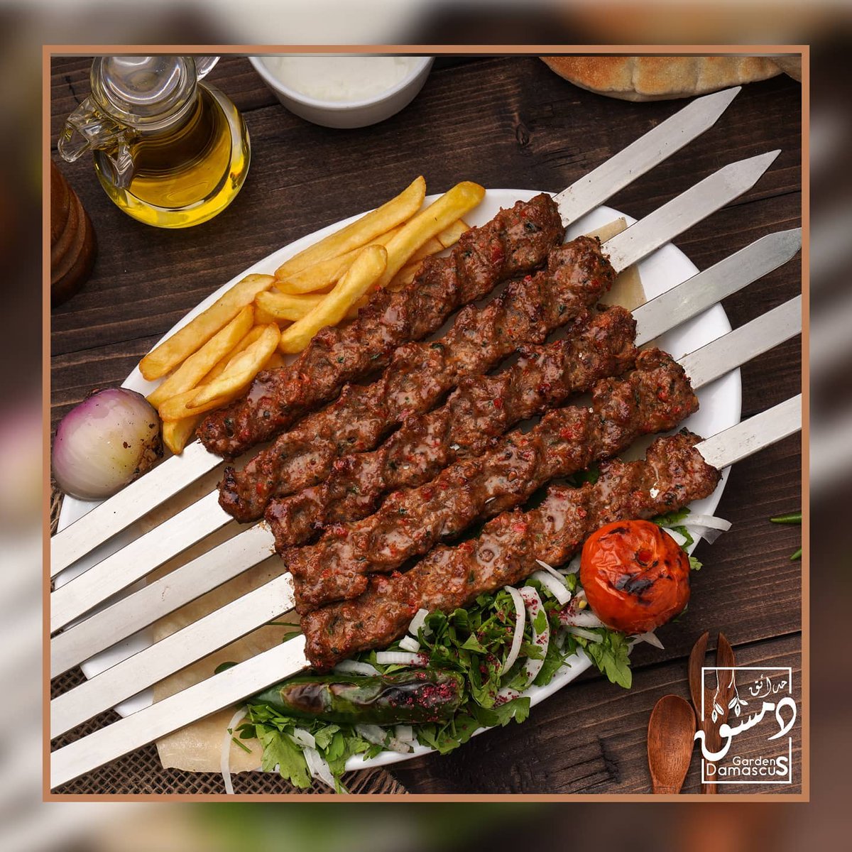 اليوم 14 يوليو يوافق (يوم الكباب العالمي)

بعض المراجع تُرجح أن الاسم أتى من كلمة "كبابو" الآرامية السورية والتي تعني "لحم محروق" وانتقلت للعربية بسبب العلاقات التجارية بين العرب والآشوريين والسريان.

في القرن 14 كان الكباب عبارة عن كُرات لحم مشوية، لكن تغير شكلها لما عليه اليوم.