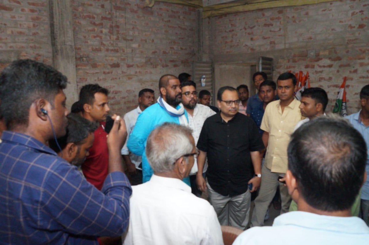 AITCofficial's tweet photo. We shall not forget the sheer VIOLENCE inflicted upon our people by the @BJP4Bengal goons during the panchayat polls.

To extend support to the families of our injured party workers, our leaders, @DrShashiPanja and @KunalGhoshAgain, visited them at Nandigram.

They promised to stand beside them at every turn.