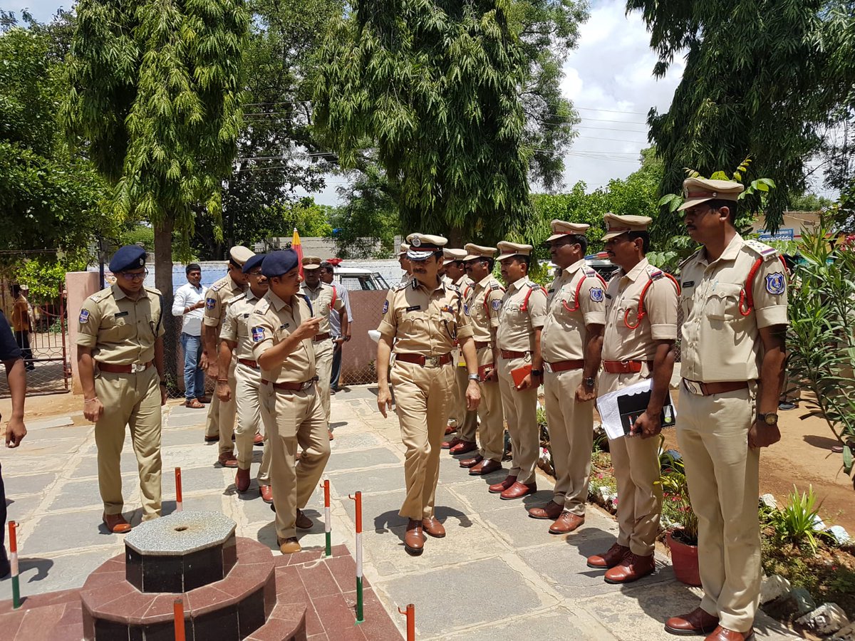 During the #Inspection of
@RamannapetPS
, #CP_Rachakonda Sri. #DS_Chauhan_IPS motivated the field staff and explained the importance of #PublicService, #Personal_Healthcare and also welfare measures being taken up for their betterment. #RachakondaPolice
@TelanganaCOPs
@DcpBhongir