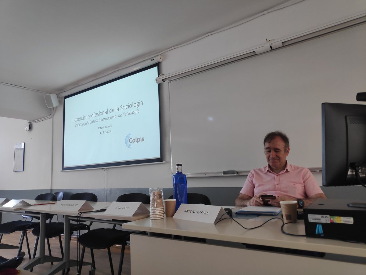 josepvives's tweet photo. Taula @ColpisCat a #ACS2023 sobre #SortidesProfessionals
Sociòlogues en exercici i joves q comencen.
Optimisme (crític) de Nuria Rodriguez @ubfacecoiempres (acadèmia), Silvia Amblas @DEP_Institut @danielneopolis (empresa privada), servidora (admin publica) i @antoni_biarnes https://t.co/x4rvRRx2aI