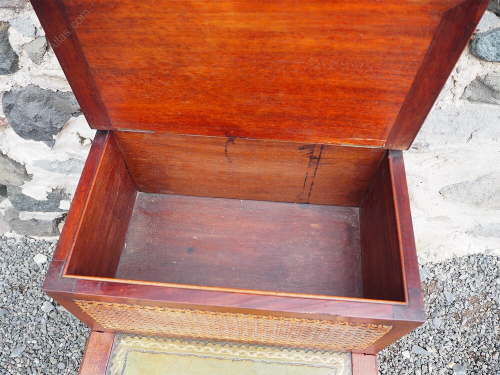 antiques_atlas's tweet photo. For sale on Antiques Atlas is this Fine Georgian Mahogany Library Steps https://t.co/NbWFmr3OcS #antiques From Carse Antiques & Restorations Perthshire
Scotland #antiquefurniture #antiquelibrarysteps #librarysteps https://t.co/H5OR6hkGqL