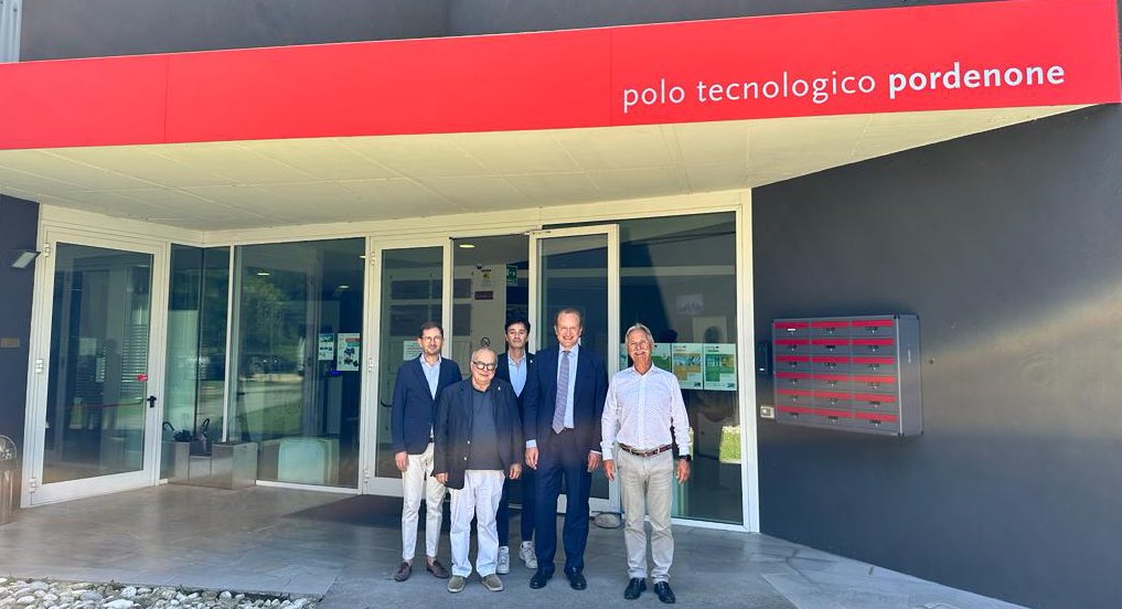 Oggi il VicePresidente per l'organizzazione e il Marketing di <a href="/Confindustria/">Confindustria</a> <a href="/AlbertoMarenghi/">Alberto Marenghi</a> ha visitato il <a href="/PoloTecAA/">Polo Tecnologico Alto Adriatico</a> insieme al nostro Presidente Agrusti e al Presidente Piccola Industria per il #Fvg <a href="/MicheleDaCol/">Michele Da Col</a> per scoprire un’eccellenza del #SistemaAltoAdriatico