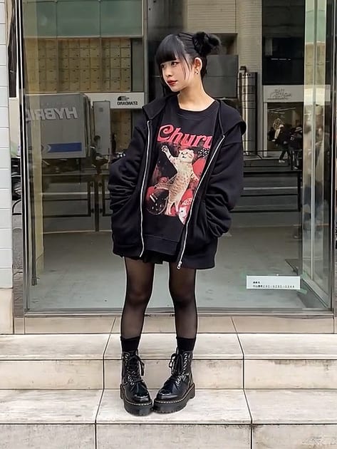 Martens_Japan's tweet photo. ファッションに自信がないときは、drmartensの厚底マーチンブーツを履いて自信をつけましょう！#マーチンブーツ #ファッション #自信 https://t.co/7CEmBIS2Kq