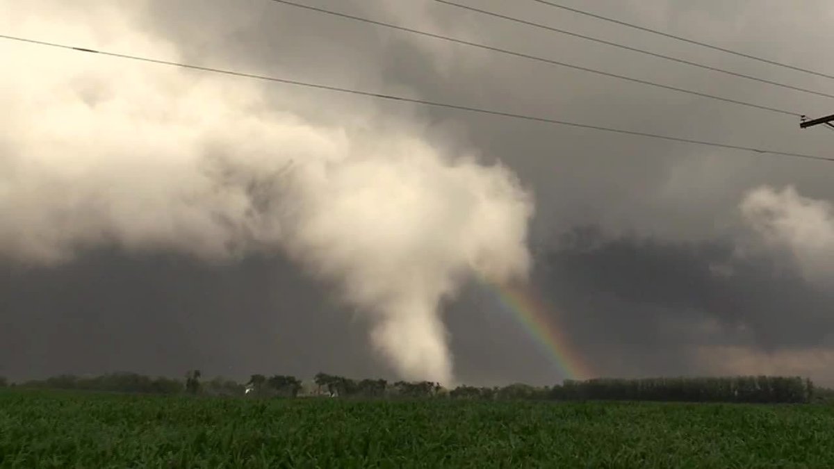 WATCH: Tornado and rainbow appear at the same time in Illinoishttps://www.kait8.com/2023/07/13/watch-tornado-rainbow-appear-same-time-illinois/ https://t.co/p7lbooU3Wc