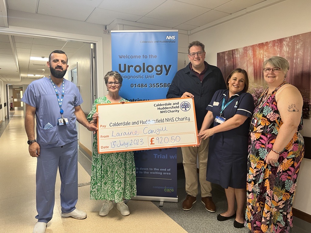 #FeelGoodFriday is here⭐ This Friday, we would like to say a special thanks to Laraine Cowgill for raising £920.50 in aid of our Urology Diagnostic Unit. Laraine hosted an Evening at the Cabaret with help from Ben Eagle. You are truly amazing Laraine🧡 #CHFTCharity