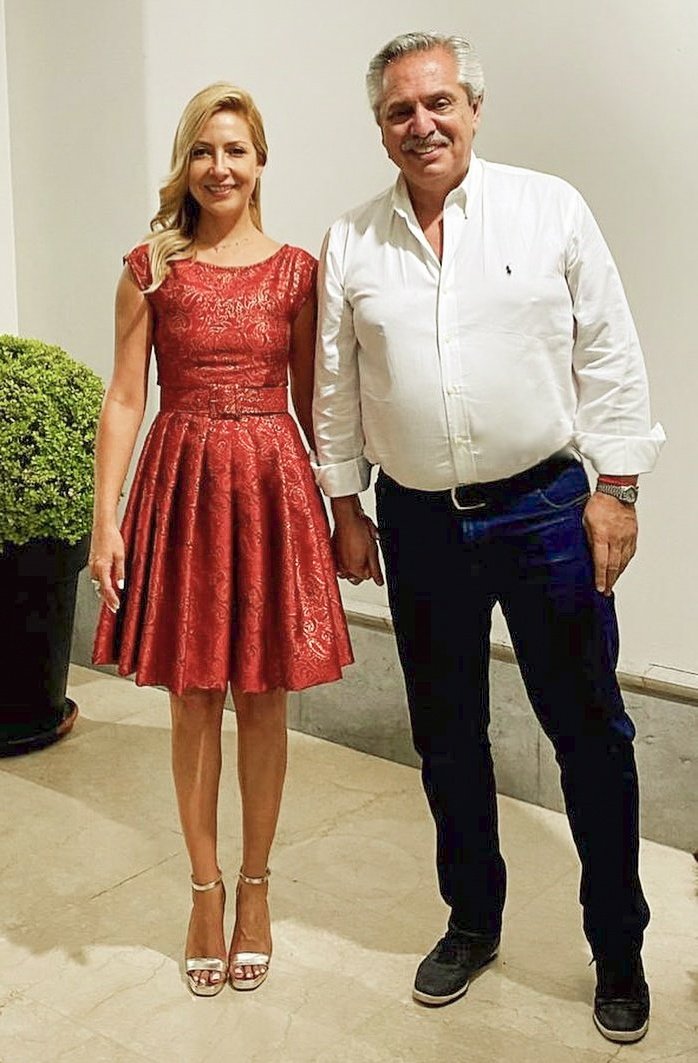 Grossinio's tweet photo. Hoy 14/07/23, hace justo 2 años los impresentables de @alferdez y #FabiolaYañez, mientras moría gente, estábamos encerrados, empresas quebraba, estos se nos cagaban de risa festejando cumpleaños. 
#Memoria
#NoOlvidar 
#NoPerdonar
#Justicia https://t.co/OQgvsRmvbL