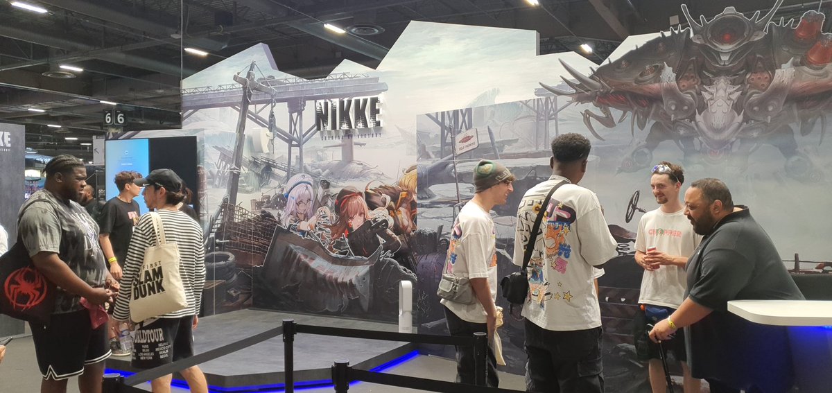 Impresionante el stand de Nike en la japan expo de paris♡♡♡