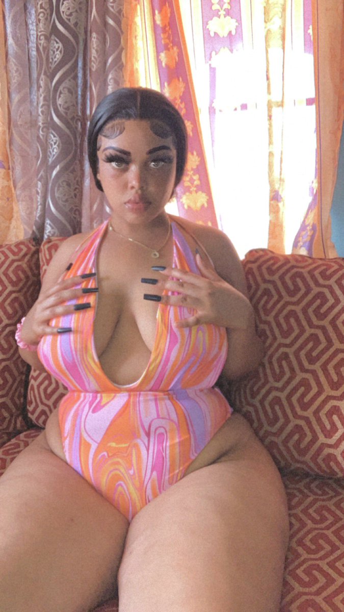 _Mo_2000's tweet photo. @LesbiansFeed Pink is my aesthetic 🩷 OF link in bio 😈 https://t.co/iQmVTyVU4N