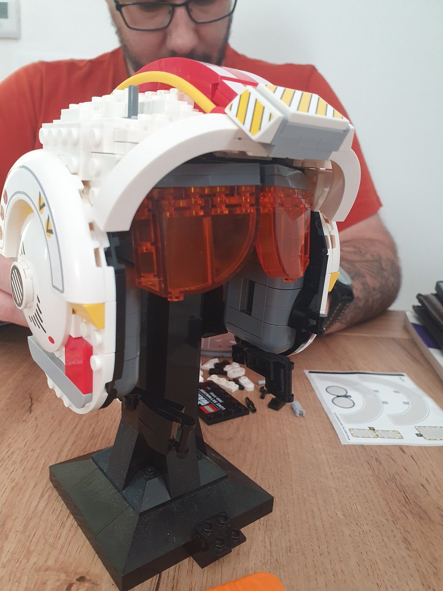 Atelier #LEGO #StarWars avec @Rom4riK cet après-midi ! Lui construit le casque de Luke #Skywalker et moi je suis sur le #XWing 😎

Bon 14 juillet 🎆