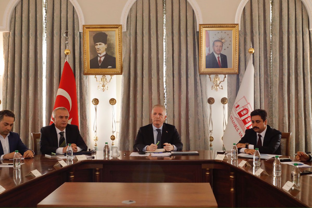 İstanbul Valisi Sayin <a href="/gul_davut/">Davut GÜL</a> başkanlığında  İstanbul'daki Türk dünyasına mensup ve yabancı sivil toplum kuruluşları temsilcileriyle ile değerlendirme toplantısı gerçekleştirildi.
Toplantıya Dernek Başkanımız <a href="/YusufMahli/">Yusuf Mahli</a>
İle sivil toplum kuruluşları katılım sağlamıştır.