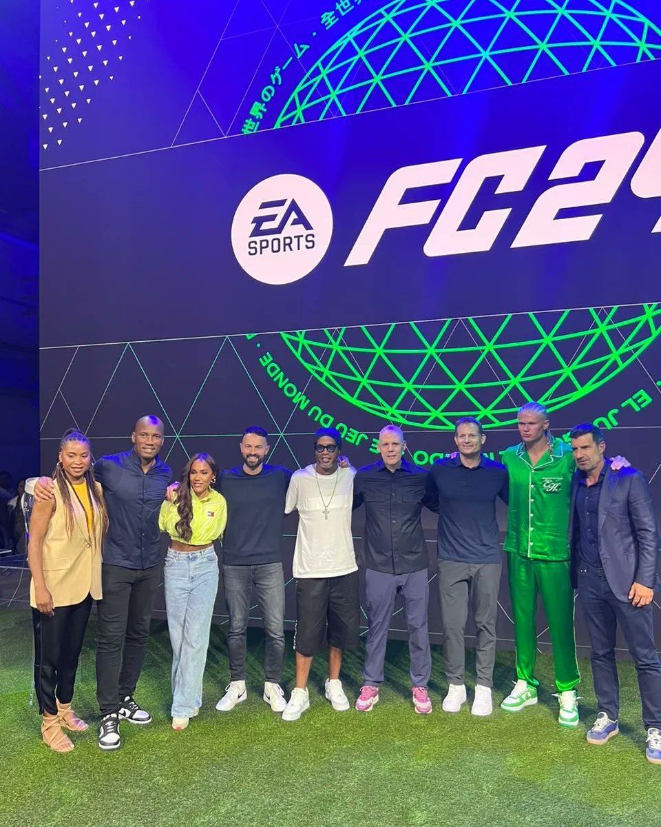 10Ronaldinho's tweet photo. A new era!!! @EASPORTSFC 🤙🏾
#FC24 https://t.co/ocd2UmLtlx