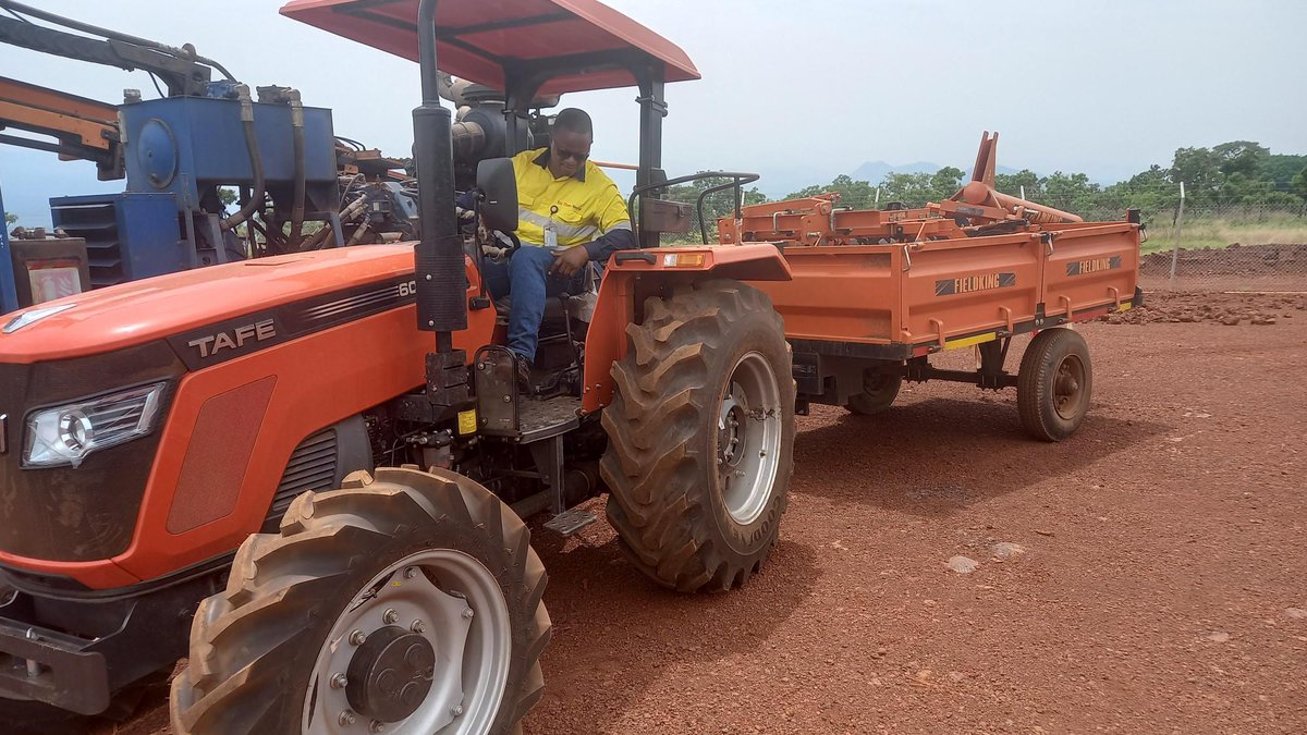 RioTintoSimFer's tweet photo. Nous soutenons depuis plus de trois ans les communautés des villages riverains du projet #Simandou à travers un programme agricole dont l'objectif est de contribuer à l'augmentation de la production, à la création d'emplois et à la protection de la forêt classée du Pic de Fon. https://t.co/k4cLBdWDux