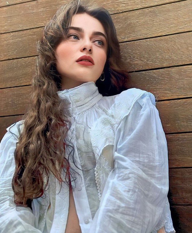 #AyçaAyşinTuran "Duru" markasının yeni reklam yüzü oldu…