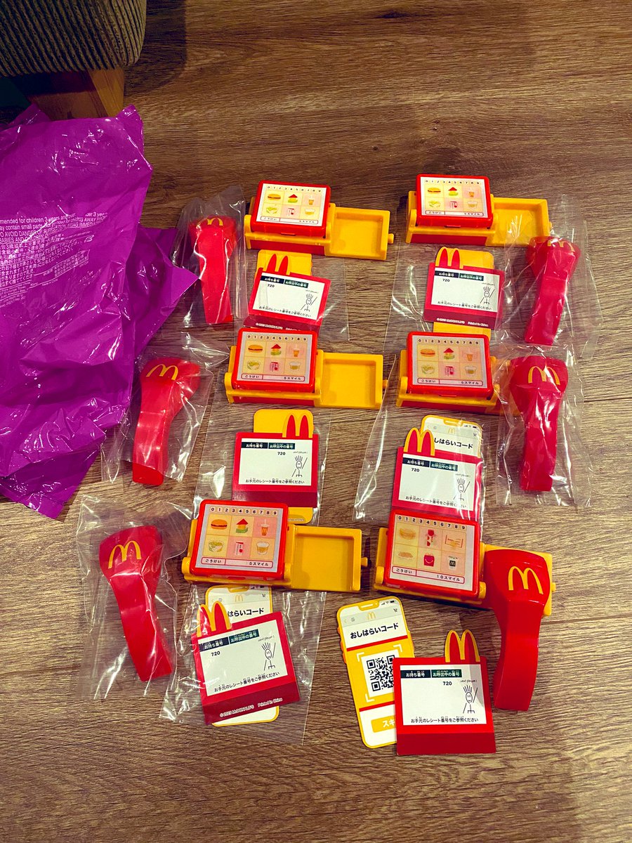 supoicamp's tweet photo. ハッピーセット集めたくて6セット買ったら…😇つらっ

#マクドナルド
#ハッピーセット
#なりきりマクドナルド
#全被り https://t.co/OBwMMKQrzG