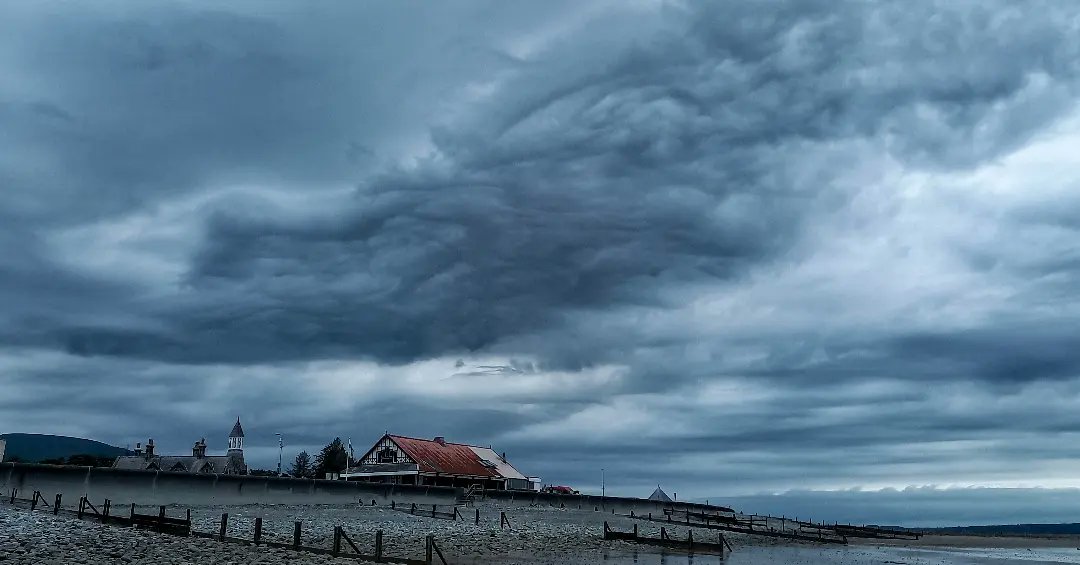 Vinnie13692's tweet photo. Moody sky. https://t.co/U0SVbAZOHv
