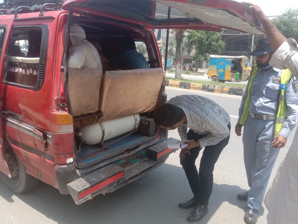 TransportDeptt's tweet image. The Secretary Regional Transport Authority (#RTA) #Gujrat is actively cracking down on the use of illegal gas cylinders in #PublicServiceVehicles. Stringent measures are being implemented to enforce compliance and prioritize #public_safety.
#TransportDepartment
#PunjabPTA