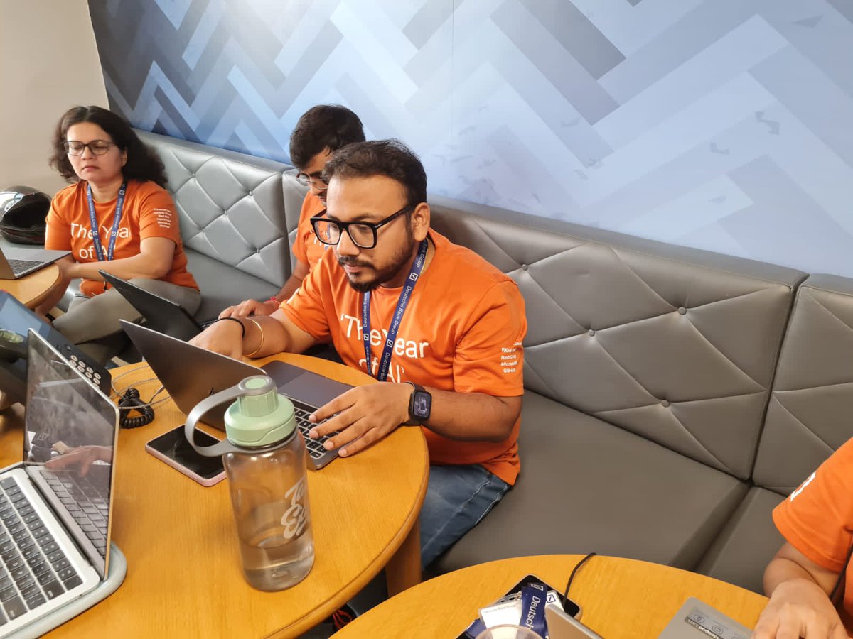 SharmaMekhla's tweet photo. Hackathon memories 2023 #dbtechhackathon https://t.co/VylbgOV7ll