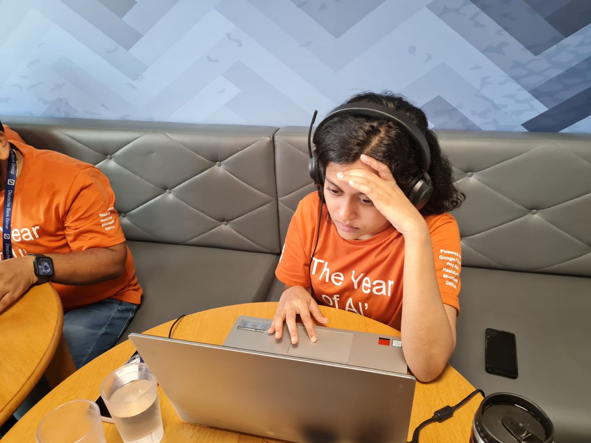 SharmaMekhla's tweet photo. Hackathon memories 2023 #dbtechhackathon https://t.co/VylbgOV7ll
