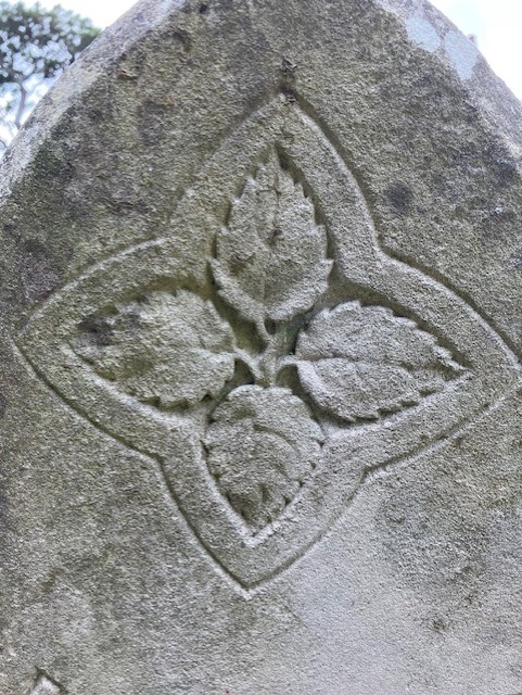 fotc2017's tweet photo. Marvellous carvings on headstones at the Old Cemetery #Teignmouth #cemetery #Victorian https://t.co/swr8dNttYF