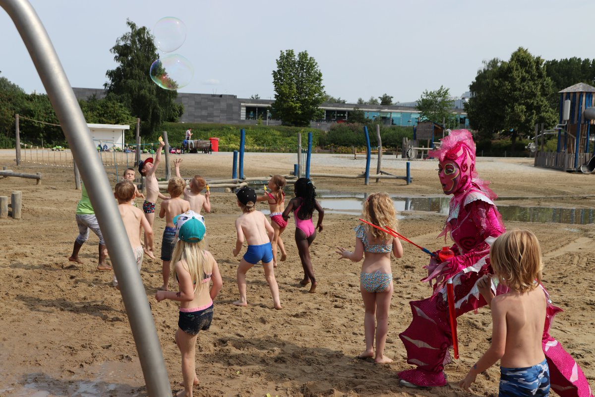 prov_antwerpen's tweet photo. Ideale uitstap met de kids op warme dagen:
de nieuwe #waterspeeltuin
in Provinciaal Sport- en Recreatiecentrum #DeNekker -
Al spelend ontdekken de kinderen interessante weetjes over water.
@StadMechelen @pidpa @Hidrodoe https://t.co/2tpeH2xN0m