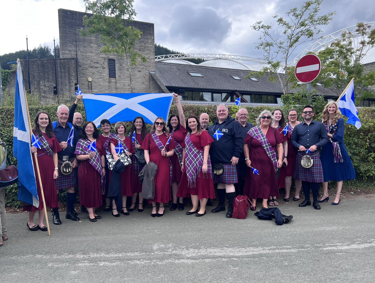 AlbaChoir's tweet photo. Latha 1 aig @llangollen_Eist / Day 1 at the #internationaleisteddfod2023.

Tha sinn air ar dòigh / We are thrilled to be here, representing Scotland and meeting new choral friends. 

Day 1 was singing on the bus and parading - roll on, day 2! 

#albachoir #cleachdi #gàidhlig # https://t.co/wDkwBTtdrn