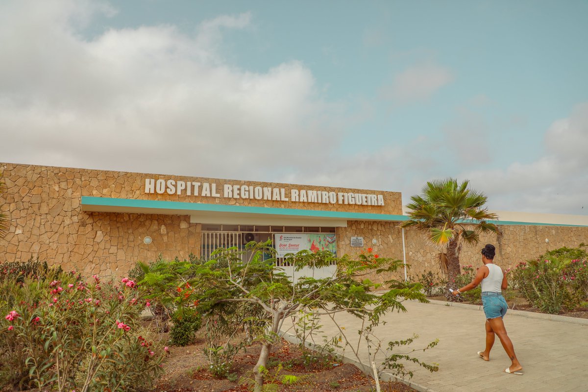 FernandesEneida's tweet photo. I visited Regional Hospital Ramiro Figueira on Sal Island with Keiko Miwa, Country Director for #CaboVerde, and witnessed the impact of Emergency COVID-19 Response Project funding: new ICU, advanced X-ray equipment, and support for vaccination personnel. #NuStaDjuntu 🙌🏥 https://t.co/0FNa0CAXpX